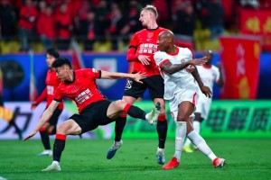 五星体育-1-0！中场核心角球破门一剑封喉 上赛季第3两连胜领跑中超|罗慕洛|成都|牟鹏飞|韦世豪|杨明洋_新浪体育_新浪新闻