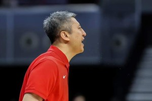 五星体育直播-中国男篮更衣室曝光！逆转功臣透露内情，3人哭了，包括篮协主席