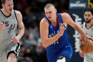 五星体育-新赛季开局状态火热 约基奇朝着卫冕MVP狂奔而去