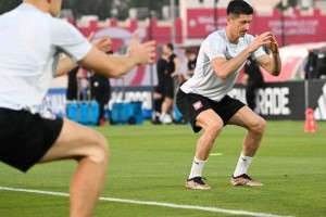 五星体育官网-【解码波兰】实力有限战术摇摆，莱万多了帮手不足喜