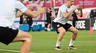 五星体育官网-【解码波兰】实力有限战术摇摆，莱万多了帮手不足喜